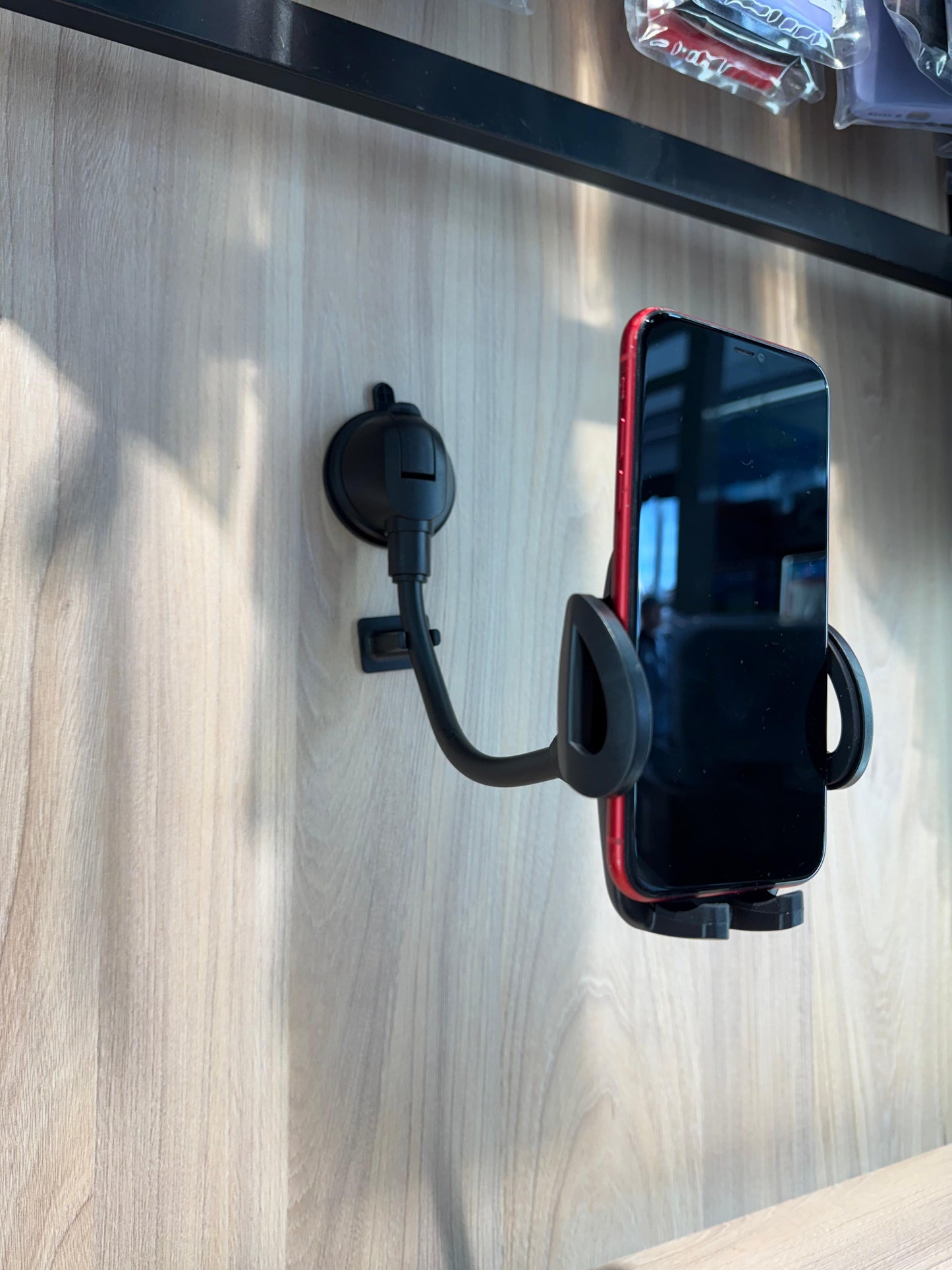 Soporte de Celular con Ventosa para Auto 🚗📱 – Ajustable y Seguro - TECNOLOGIA YI_MI
